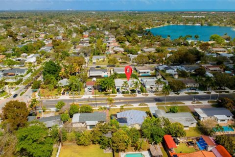 House in Cutler Bay, Florida 4 bedrooms, 156.91 sq.m. № 2044616 - photo 6