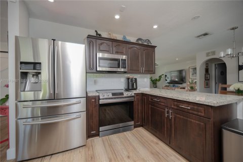 House in Cutler Bay, Florida 4 bedrooms, 156.91 sq.m. № 2044616 - photo 8