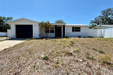 House in Port Richey, Florida 3 bedrooms, 113.71 sq.m. № 2137236