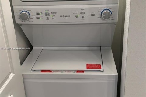 Снять в аренду таунхаус в Хомстед, Флорида 3 спальни, 129.41м2, № 1953022 - фото 10