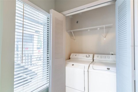 Condominio en venta en Orlando, Florida, 2 dormitorios, 92.16 m2 № 1887038 - foto 11
