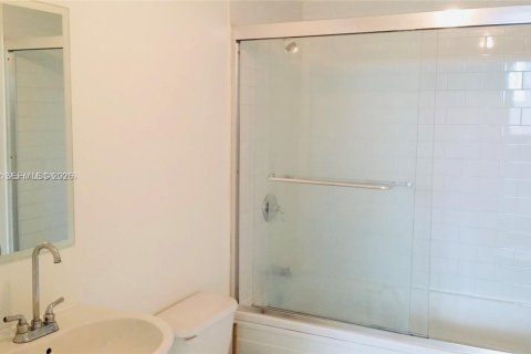 Copropriété à vendre à Miami, Floride: 1 pièce, 55.93 m2 № 2193990 - photo 16
