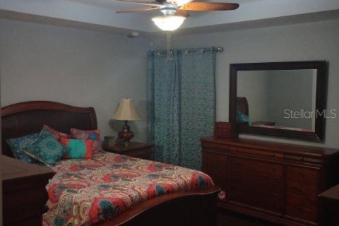 House in Lady Lake, Florida 4 bedrooms, 220.27 sq.m. № 2398704 - photo 9