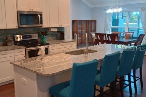 House in Lady Lake, Florida 4 bedrooms, 220.27 sq.m. № 2398704 - photo 4