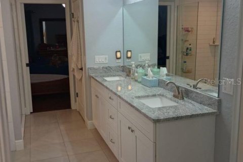 House in Lady Lake, Florida 4 bedrooms, 220.27 sq.m. № 2398704 - photo 12