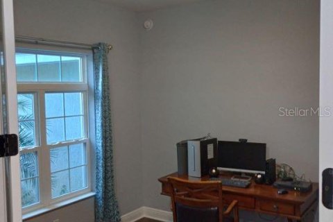 House in Lady Lake, Florida 4 bedrooms, 220.27 sq.m. № 2398704 - photo 3