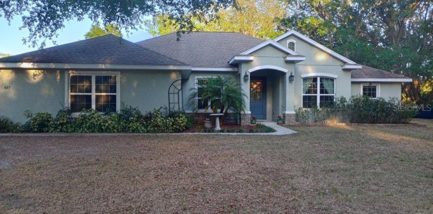 House in Lady Lake, Florida 4 bedrooms, 220.27 sq.m. № 2398704