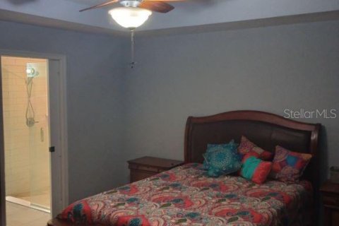 House in Lady Lake, Florida 4 bedrooms, 220.27 sq.m. № 2398704 - photo 10