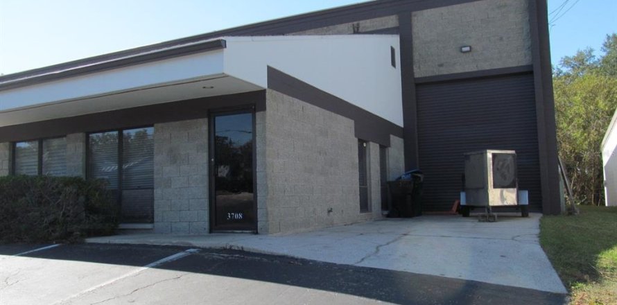 Commercial property in Gainesville, Florida 222.97 sq.m. № 2099048