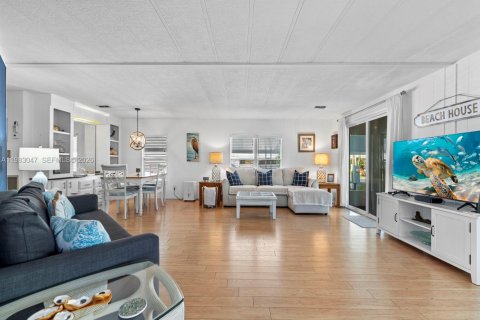 Apartamento en alquiler en Key Largo, Florida, 2 dormitorios, 115.94 m2 № 2080520 - foto 2