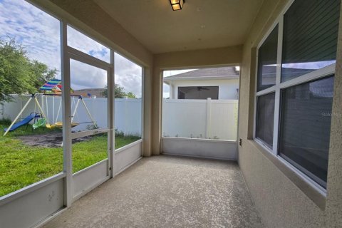 House in Kissimmee, Florida 3 bedrooms, 155.7 sq.m. № 2132872 - photo 12