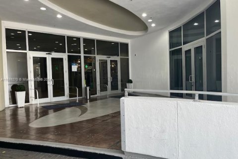 Condo in Miami, Florida, 2 bedrooms  № 1861060 - photo 21