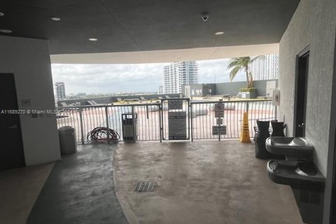 Condo in Miami, Florida, 2 bedrooms  № 1861060 - photo 22