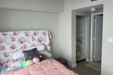 Condo in Miami, Florida, 2 bedrooms  № 1861060 - photo 10