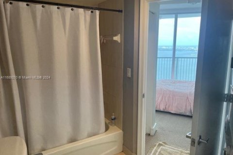 Condo in Miami, Florida, 2 bedrooms  № 1861060 - photo 13