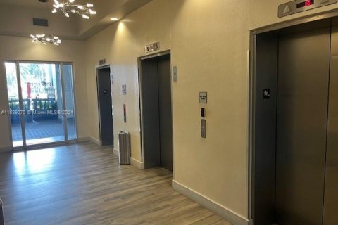 Condo in Miami, Florida, 2 bedrooms  № 1861060 - photo 24
