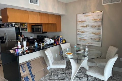 Condo in Miami, Florida, 2 bedrooms  № 1861060 - photo 17