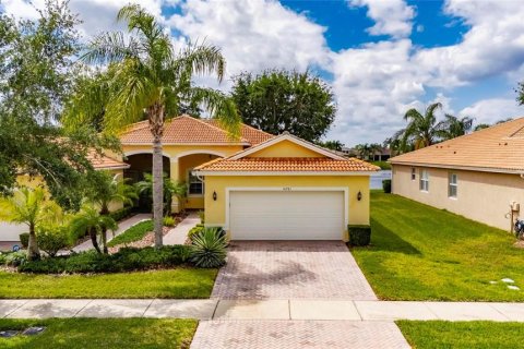 House in Wimauma, Florida 2 bedrooms, 119.94 sq.m. № 1639719 - photo 1