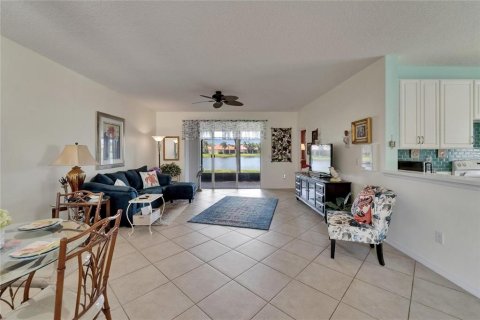 House in Wimauma, Florida 2 bedrooms, 119.94 sq.m. № 1639719 - photo 7