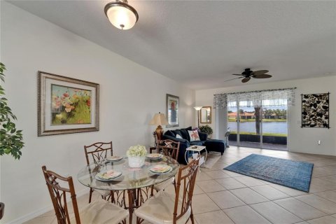 House in Wimauma, Florida 2 bedrooms, 119.94 sq.m. № 1639719 - photo 10