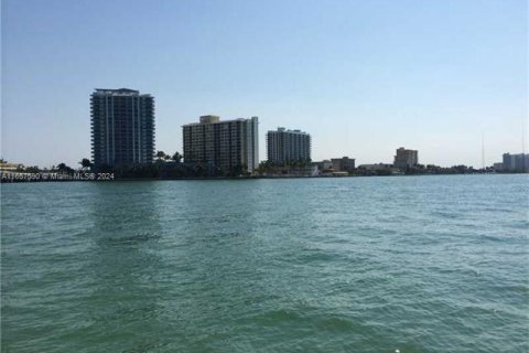 Commercial property in Miami Beach, Florida № 1979309 - photo 17