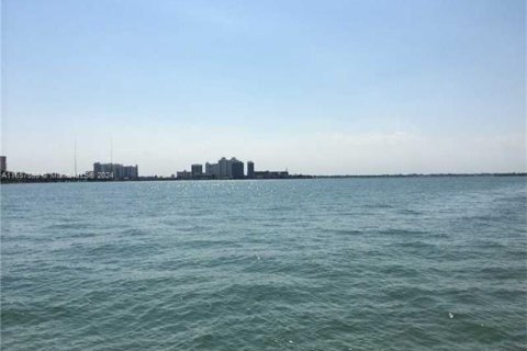 Commercial property in Miami Beach, Florida № 1979309 - photo 20