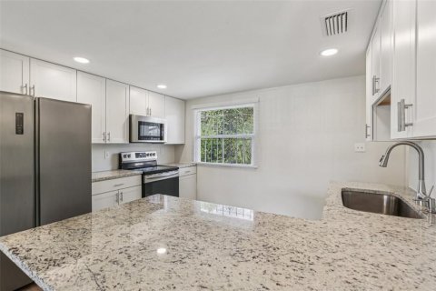 Casa en venta en Tampa, Florida, 3 dormitorios, 79.06 m2 № 1885998 - foto 18