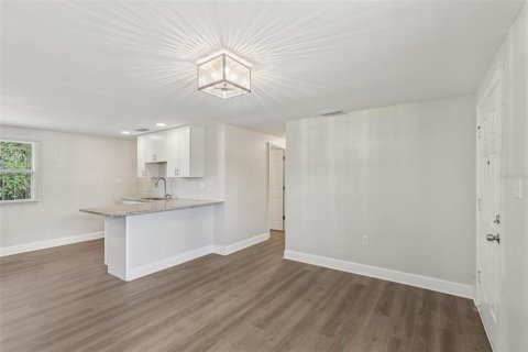 Casa en venta en Tampa, Florida, 3 dormitorios, 79.06 m2 № 1885998 - foto 5
