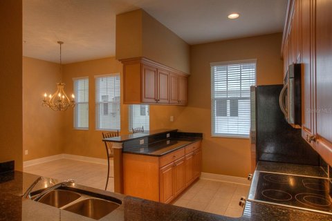 Touwnhouse à louer à Tampa, Floride: 2 chambres, 162.11 m2 № 2102401 - photo 5