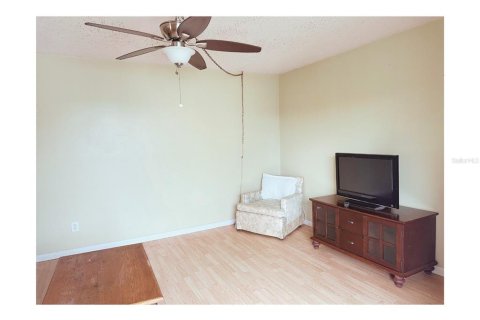 Condominio en alquiler en Port Richey, Florida, 1 dormitorio, 53.14 m2 № 1905658 - foto 7