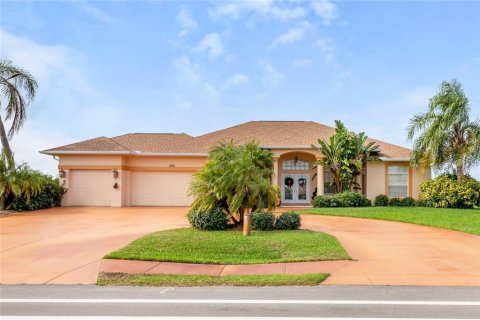 House in Rotonda, Florida 4 bedrooms, 220.18 sq.m. № 2206111