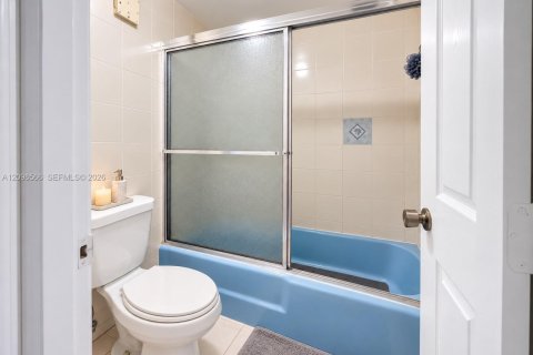 Condo in Sunny Isles Beach, Florida, 1 bedroom  № 2399675 - photo 11