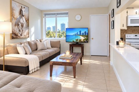 Condo in Sunny Isles Beach, Florida, 1 bedroom  № 2399675