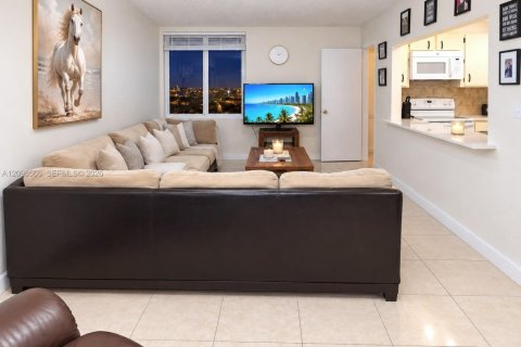 Condo in Sunny Isles Beach, Florida, 1 bedroom  № 2399675 - photo 2