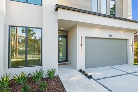 House in Tampa, Florida 4 bedrooms, 325.16 sq.m. № 1518586 - photo 16