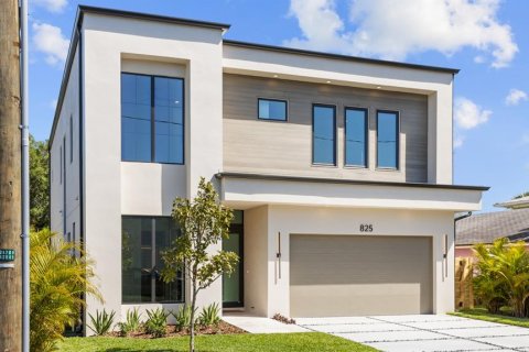 House in Tampa, Florida 4 bedrooms, 325.16 sq.m. № 1518586 - photo 4