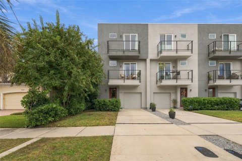 Townhouse in Tampa, Florida 3 bedrooms, 168.52 sq.m. № 2404381