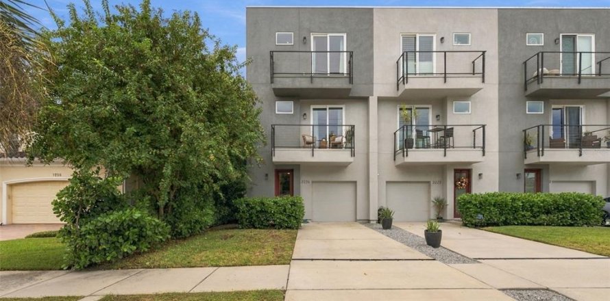 Townhouse in Tampa, Florida 3 bedrooms, 168.52 sq.m. № 2404381