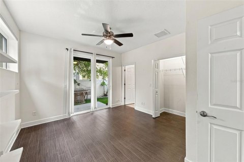 Townhouse in Tampa, Florida 3 bedrooms, 168.52 sq.m. № 2404381 - photo 3