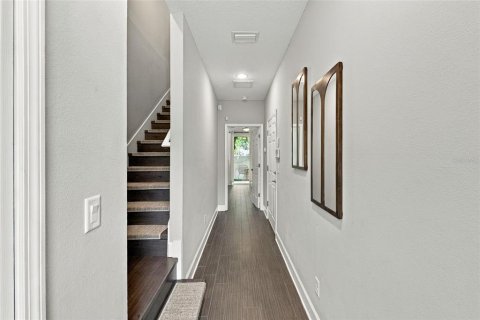Townhouse in Tampa, Florida 3 bedrooms, 168.52 sq.m. № 2404381 - photo 2