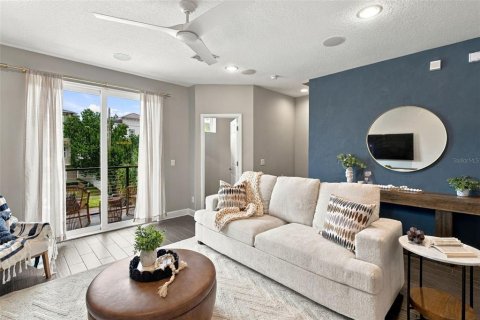 Townhouse in Tampa, Florida 3 bedrooms, 168.52 sq.m. № 2404381 - photo 11
