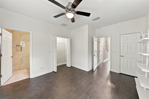 Townhouse in Tampa, Florida 3 bedrooms, 168.52 sq.m. № 2404381 - photo 4
