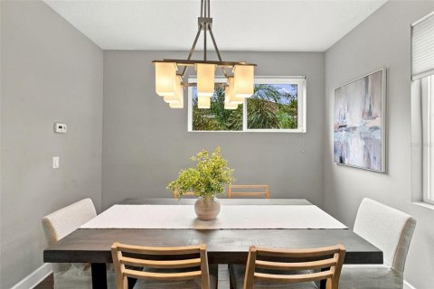 Townhouse in Tampa, Florida 3 bedrooms, 168.52 sq.m. № 2404381 - photo 15