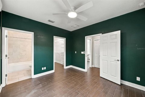 Townhouse in Tampa, Florida 3 bedrooms, 168.52 sq.m. № 2404381 - photo 28
