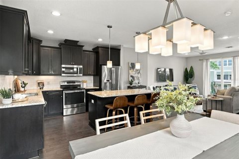 Townhouse in Tampa, Florida 3 bedrooms, 168.52 sq.m. № 2404381 - photo 16
