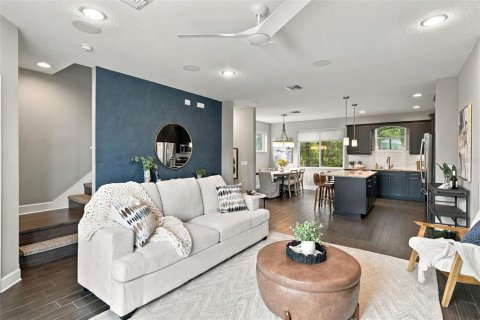 Townhouse in Tampa, Florida 3 bedrooms, 168.52 sq.m. № 2404381 - photo 8