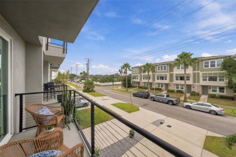 Townhouse in Tampa, Florida 3 bedrooms, 168.52 sq.m. № 2404381 - photo 10
