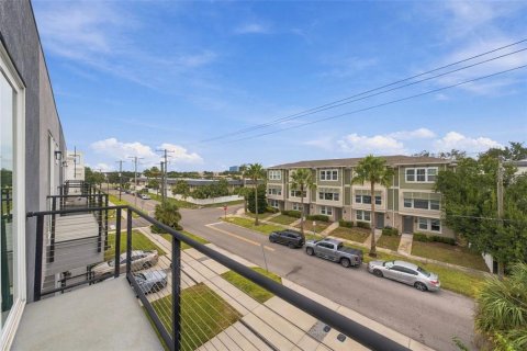 Townhouse in Tampa, Florida 3 bedrooms, 168.52 sq.m. № 2404381 - photo 25