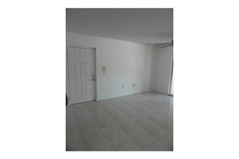Copropriété à louer à Miramar, Floride: 1 chambre, 57.41 m2 № 2089397 - photo 4