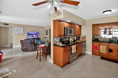 Casa en venta en Saint Petersburg, Florida, 3 dormitorios, 119.94 m2 № 2150730 - foto 9